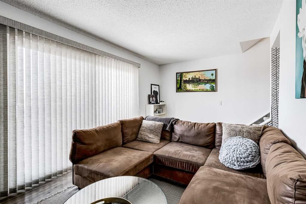 38, 1055 72 Avenue NW, Calgary — photo 5 of 38