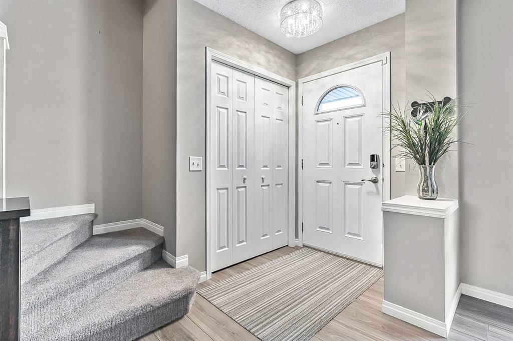 307 Elgin Place SE, Calgary — photo 3 of 27