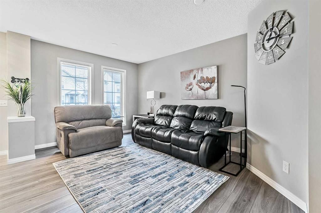 307 Elgin Place SE, Calgary — photo 5 of 27