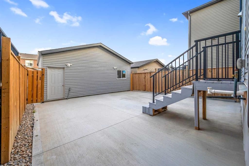 208 Cornergate Row NE, Calgary — photo 4 of 44