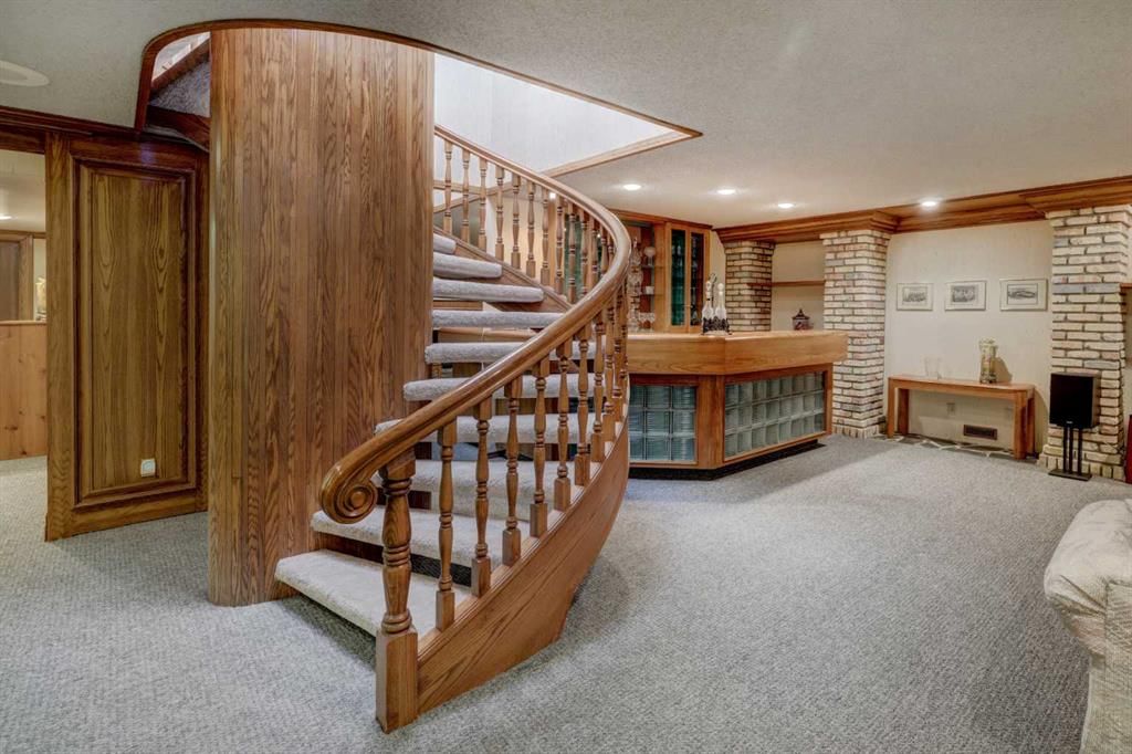 76 Edgeland Road NW, Calgary — photo 2 of 43