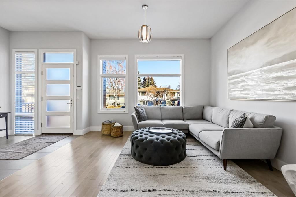 2419 22 Street NW, Calgary — photo 4 of 49
