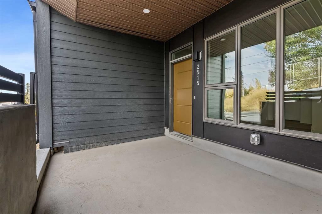 2515 Sovereign Crescent SW, Calgary — photo 3 of 30