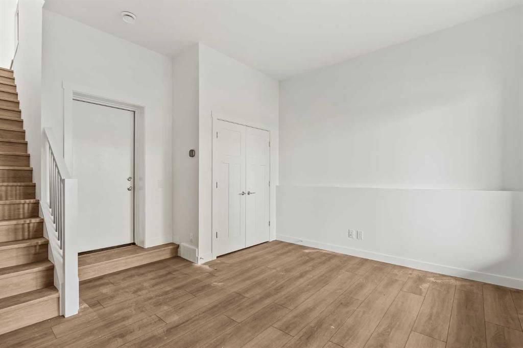 2515 Sovereign Crescent SW, Calgary — photo 4 of 30