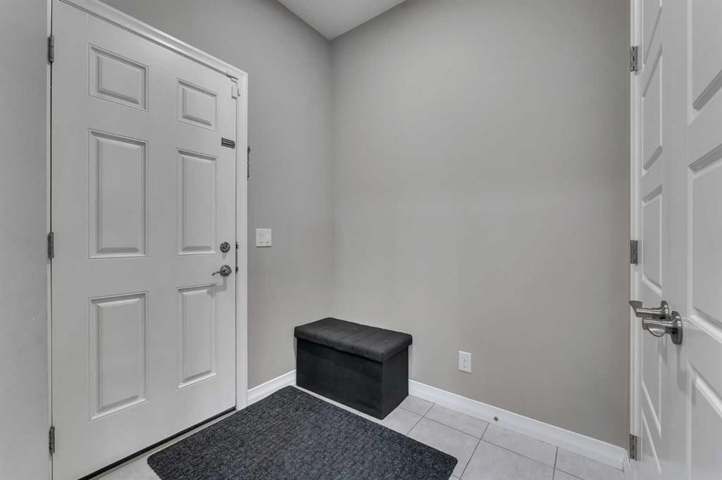 26 CORNER MEADOWS Common NE, Calgary — photo 5 of 45