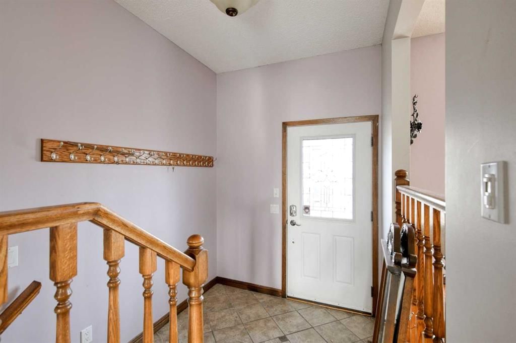 278 Shawnessy Drive SW, Calgary — photo 2 of 22