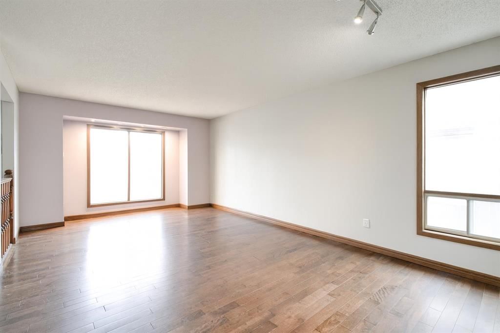 278 Shawnessy Drive SW, Calgary — photo 3 of 22