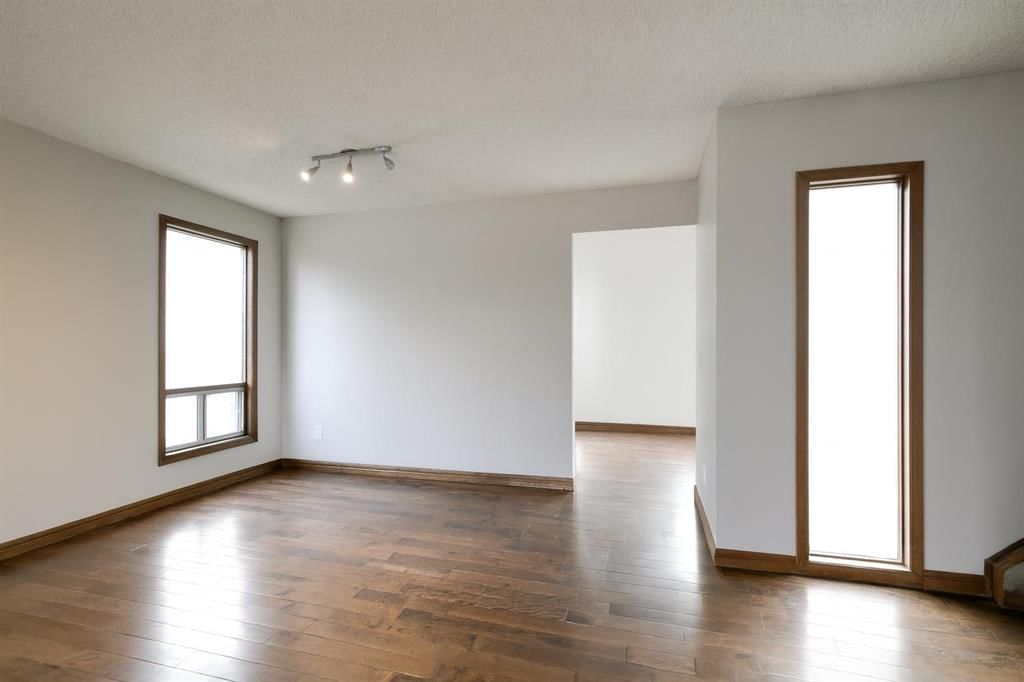 278 Shawnessy Drive SW, Calgary — photo 4 of 22