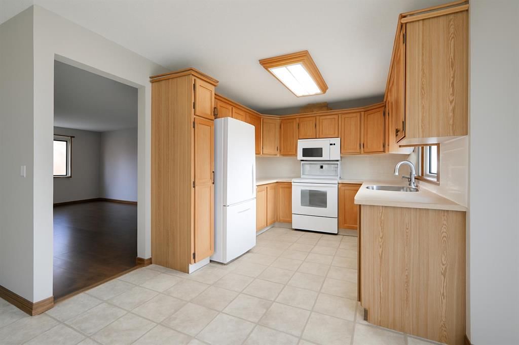 278 Shawnessy Drive SW, Calgary — photo 5 of 22