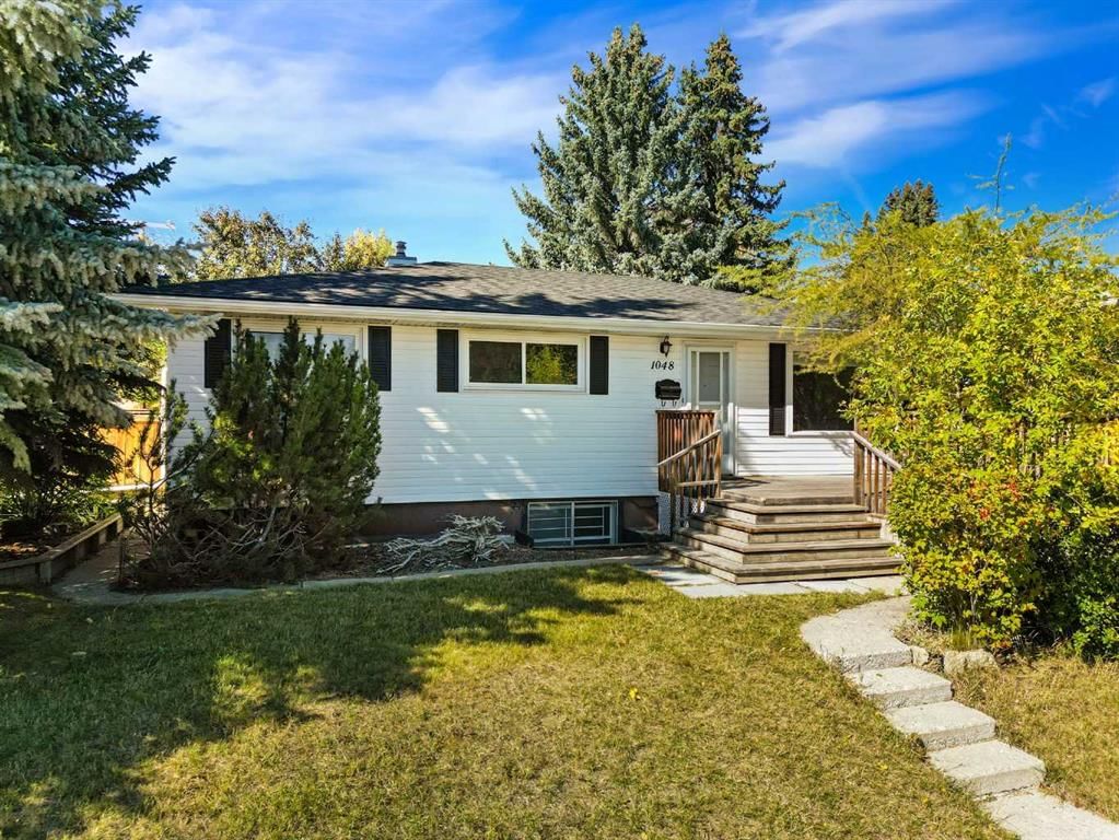 1048 39 Avenue NW, Calgary — main listing photo