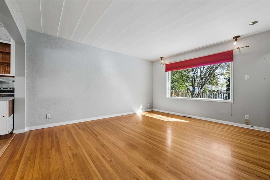 1048 39 Avenue NW, Calgary — photo 2 of 40