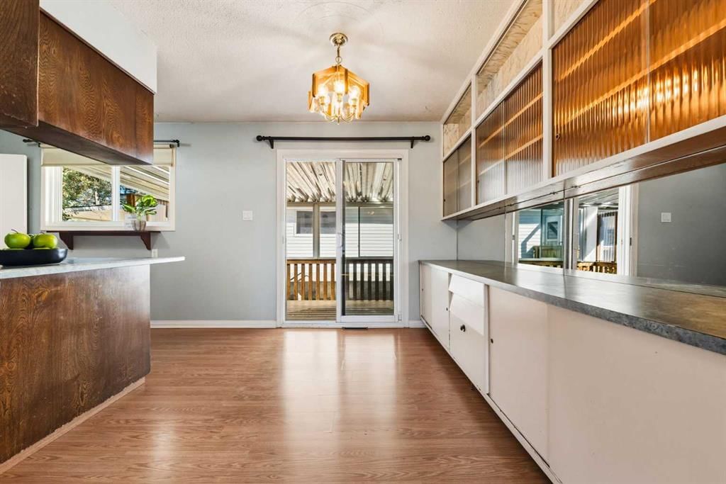 1048 39 Avenue NW, Calgary — photo 5 of 40