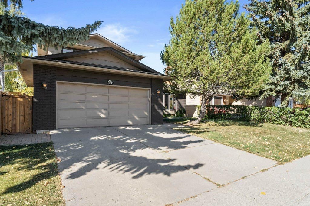 47 Woodmont Way SW, Calgary — photo 2 of 45