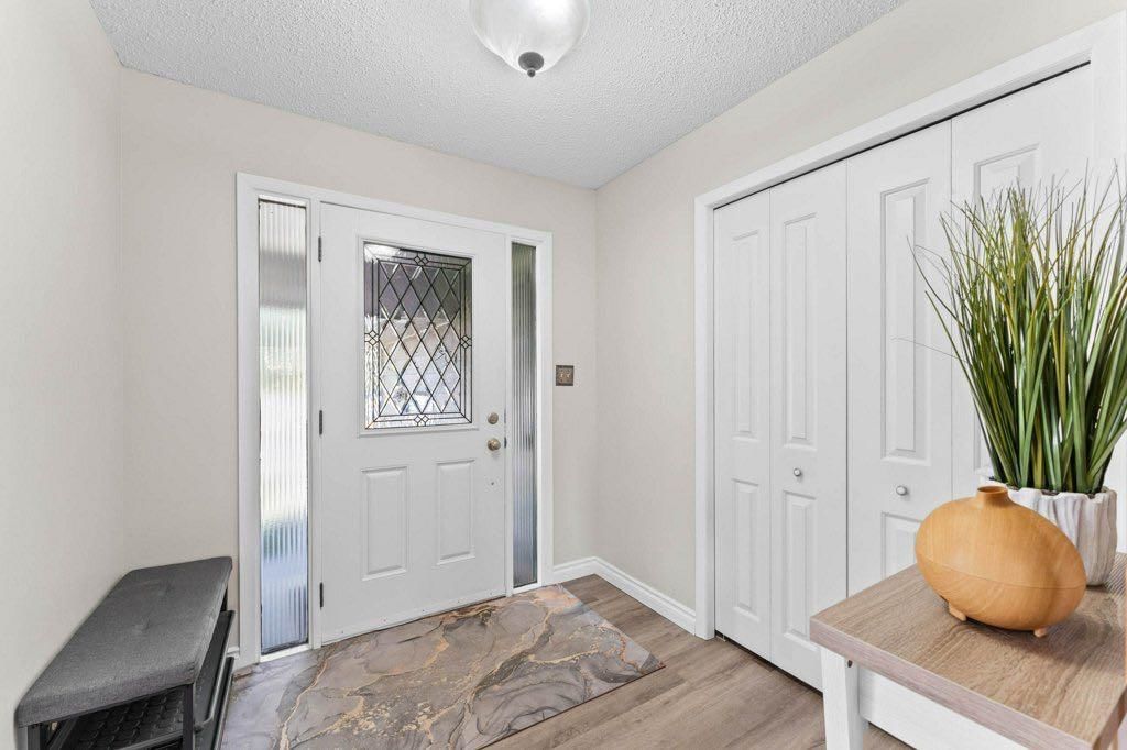 47 Woodmont Way SW, Calgary — photo 4 of 45