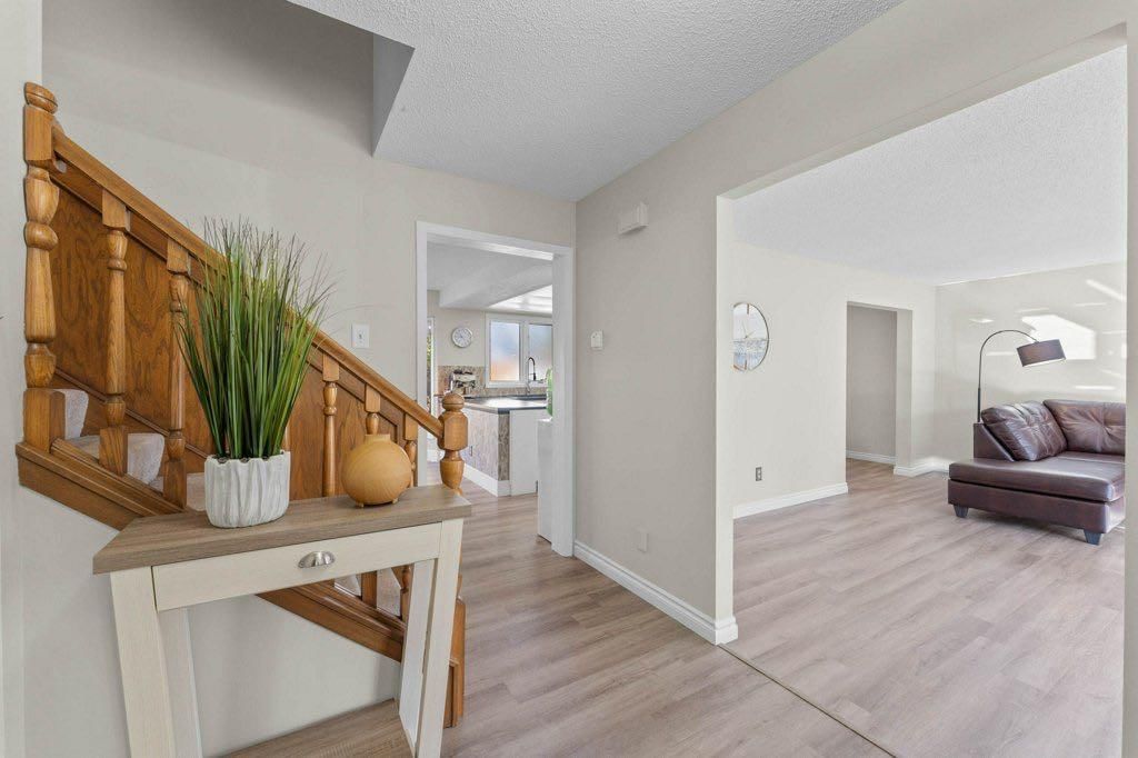 47 Woodmont Way SW, Calgary — photo 5 of 45