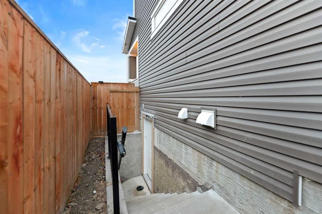 131 Redstone Boulevard NE, Calgary — photo 3 of 35