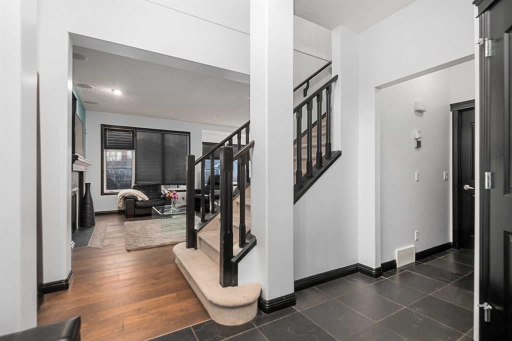 31 Royal Oak Circle NW, Calgary — photo 3 of 50