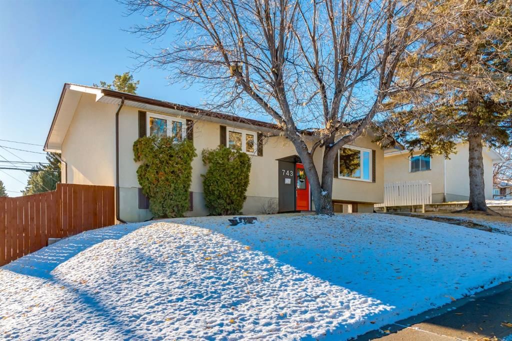 743 Sabrina Road SW, Calgary — main listing photo