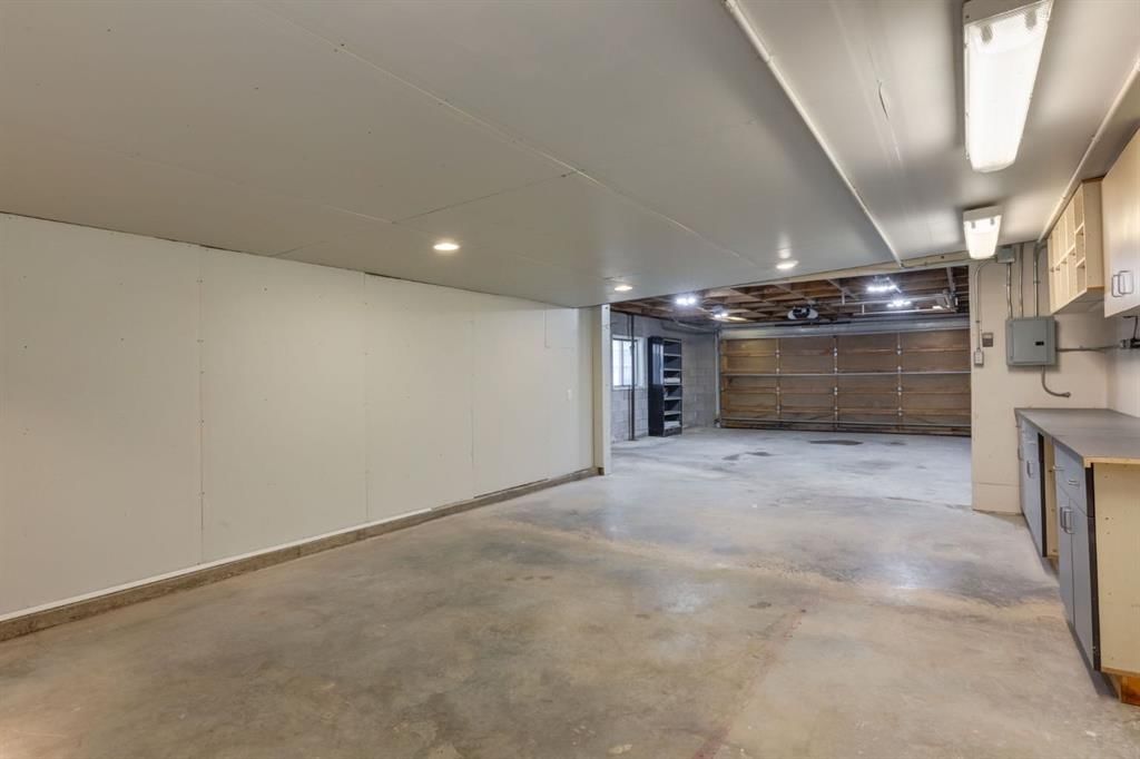 743 Sabrina Road SW, Calgary — photo 2 of 34