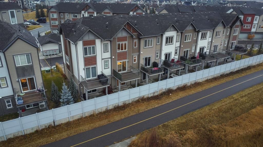 116 Copperstone Villas SE, Calgary — photo 4 of 37
