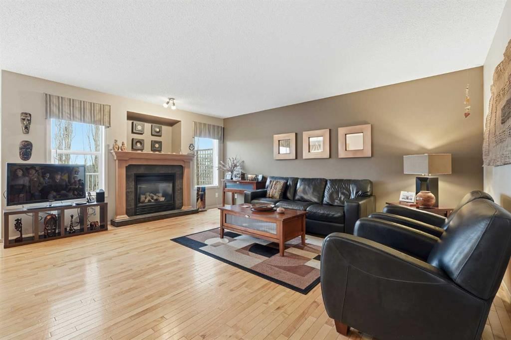 149 Springborough Way SW, Calgary — photo 3 of 40