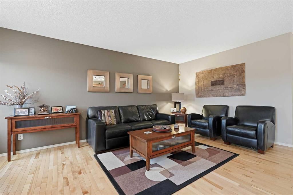 149 Springborough Way SW, Calgary — photo 4 of 40
