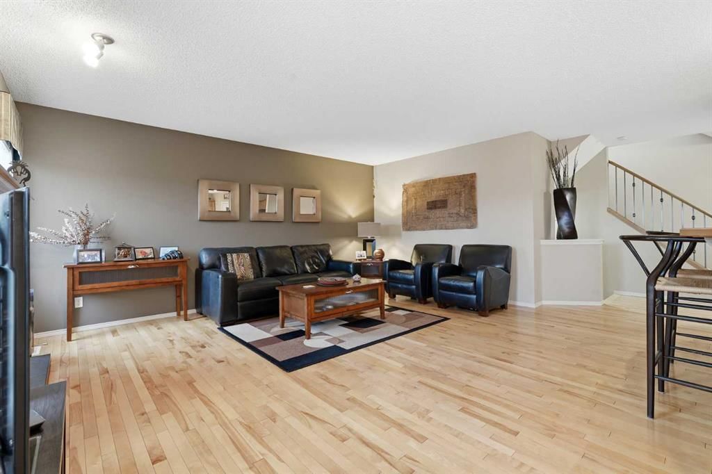 149 Springborough Way SW, Calgary — photo 5 of 40