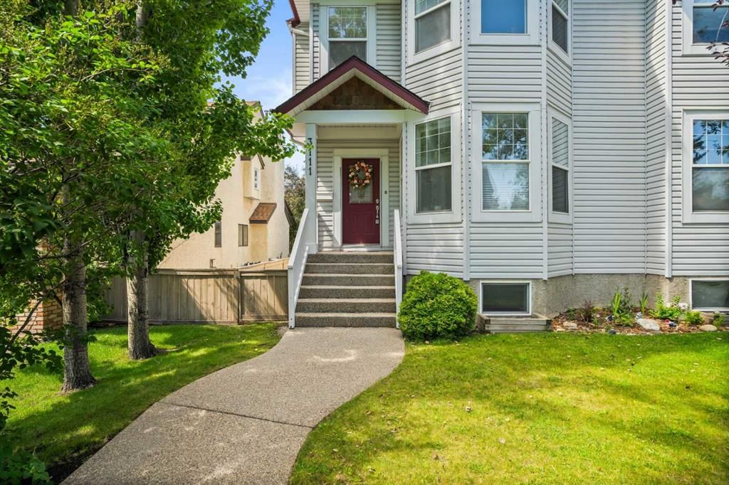 3111 39 Street SW, Calgary — photo 4 of 44