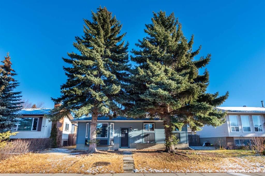 1736 41 Street NE, Calgary — photo 2 of 36