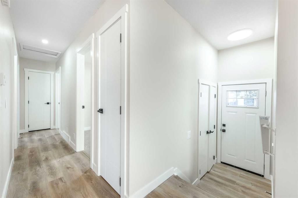 1736 41 Street NE, Calgary — photo 3 of 36