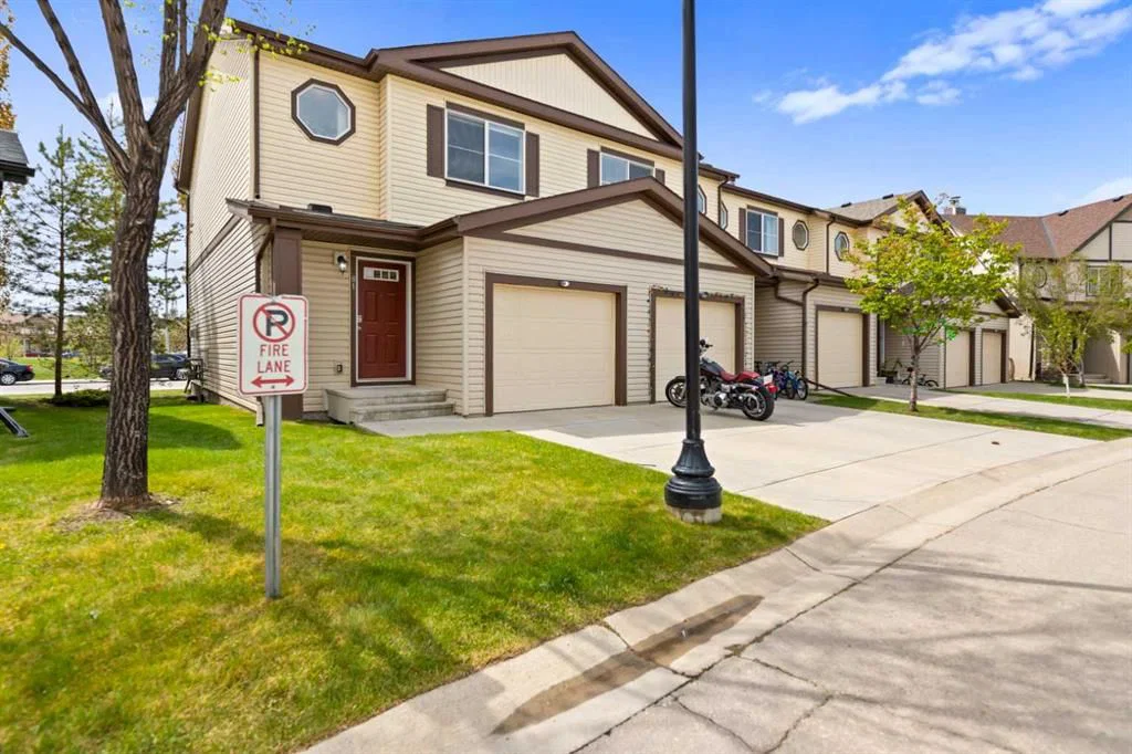 81 Copperpond Landing SE, Calgary — main listing photo