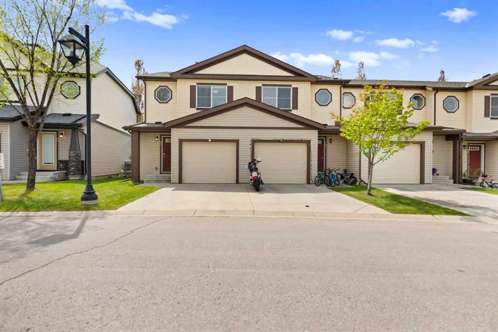 81 Copperpond Landing SE, Calgary — photo 2 of 36