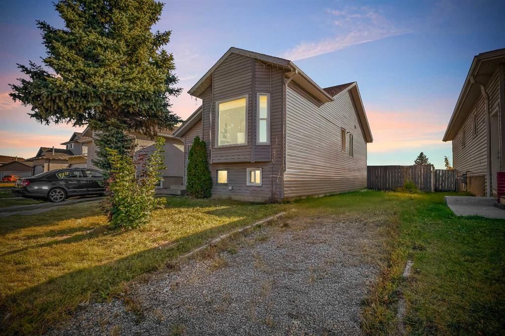 57 Martinview Crescent NE, Calgary — photo 3 of 41