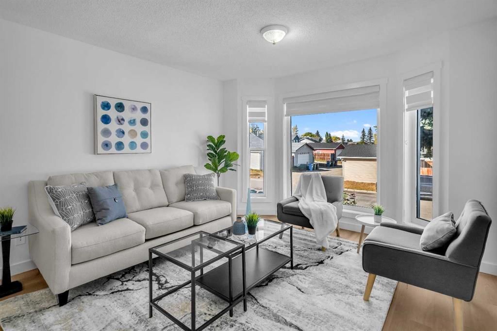 57 Martinview Crescent NE, Calgary — photo 5 of 41