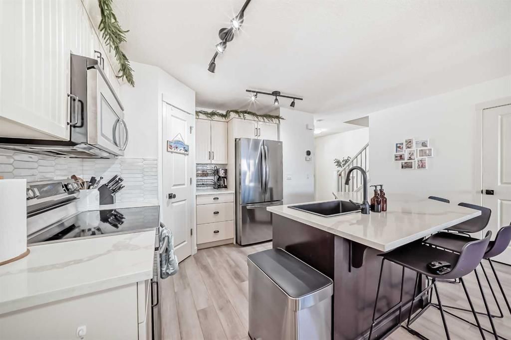 14 Autumn Crescent SE, Calgary — photo 5 of 50