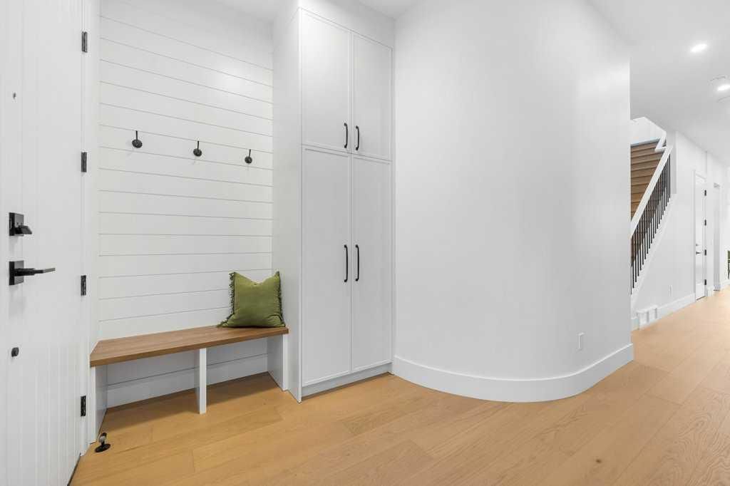 321 18 Avenue NW, Calgary — photo 3 of 50