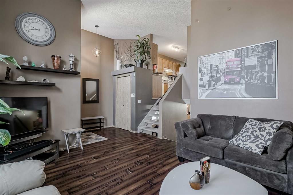 355 Coverdale Court NE, Calgary — photo 3 of 26