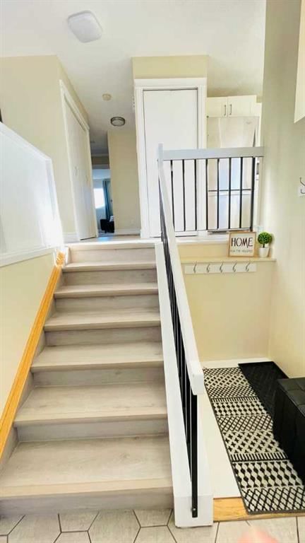 20 Bermuda Road NW, Calgary — photo 3 of 39