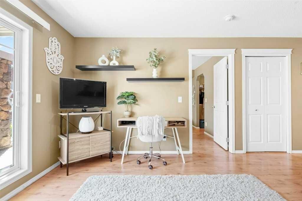 8107, 70 Panamount Drive NW, Calgary — photo 5 of 37