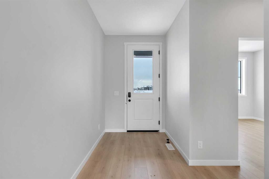 1277 Creekview Drive SW, Calgary — photo 2 of 38