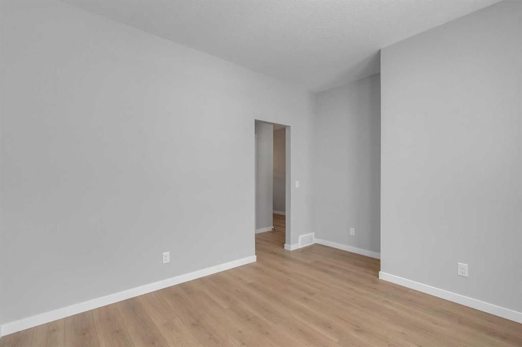 1277 Creekview Drive SW, Calgary — photo 4 of 38