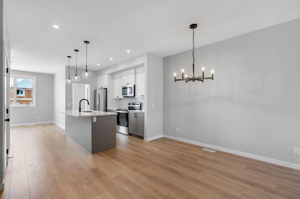 1277 Creekview Drive SW, Calgary — photo 5 of 38