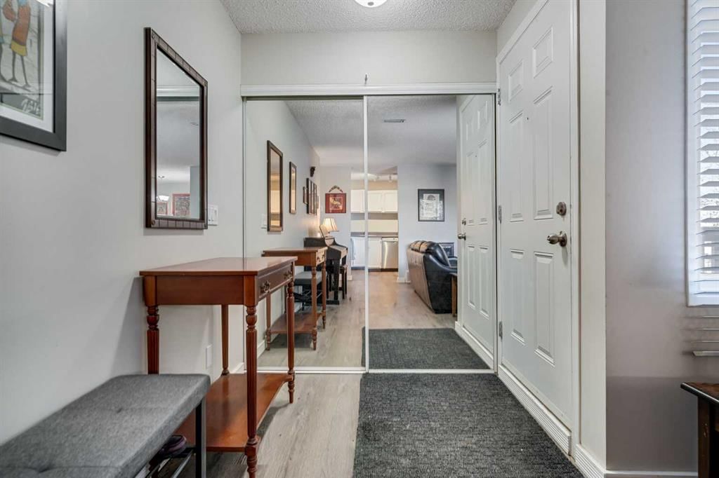 71 Cedar Springs Gardens SW, Calgary — photo 3 of 32