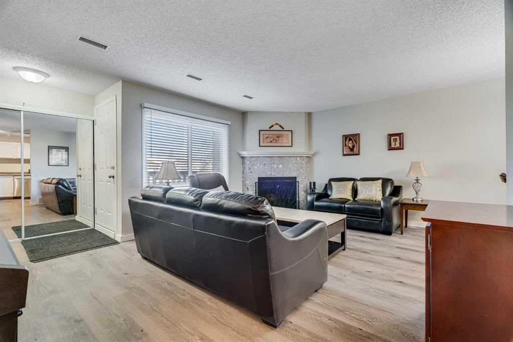 71 Cedar Springs Gardens SW, Calgary — photo 4 of 32