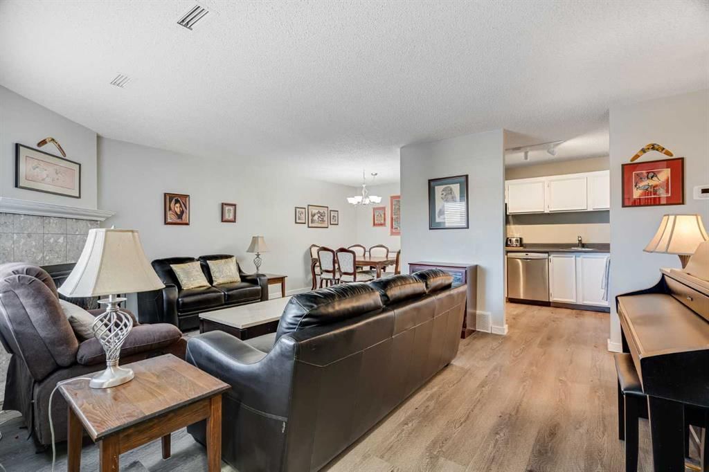 71 Cedar Springs Gardens SW, Calgary — photo 5 of 32