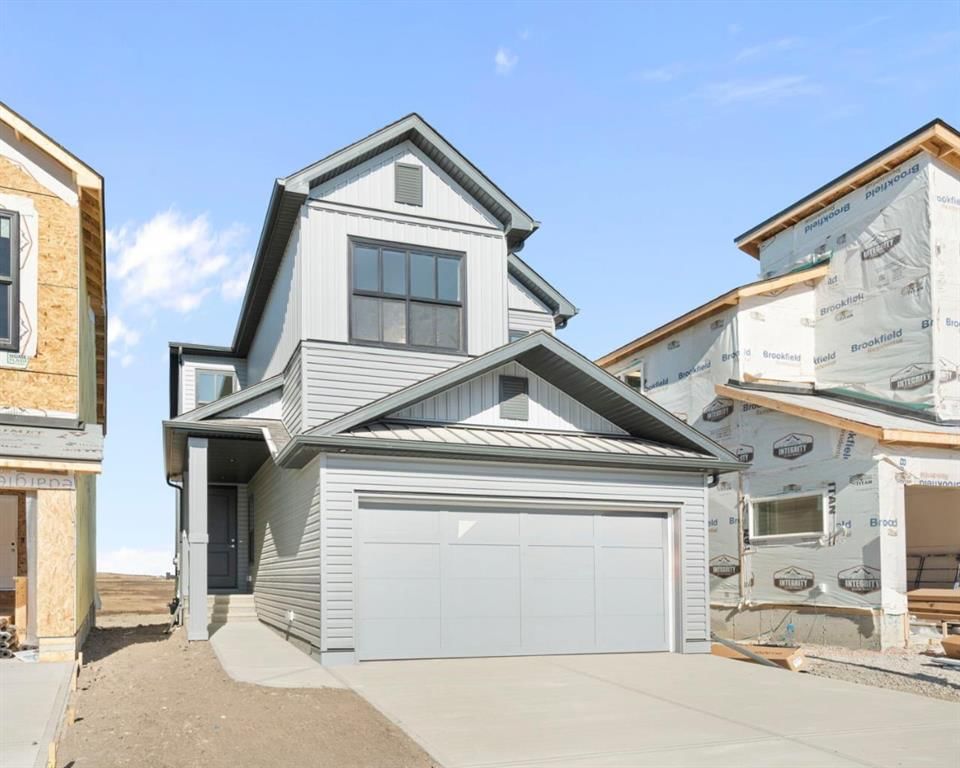 136 Lucas Gardens NW, Calgary — main listing photo