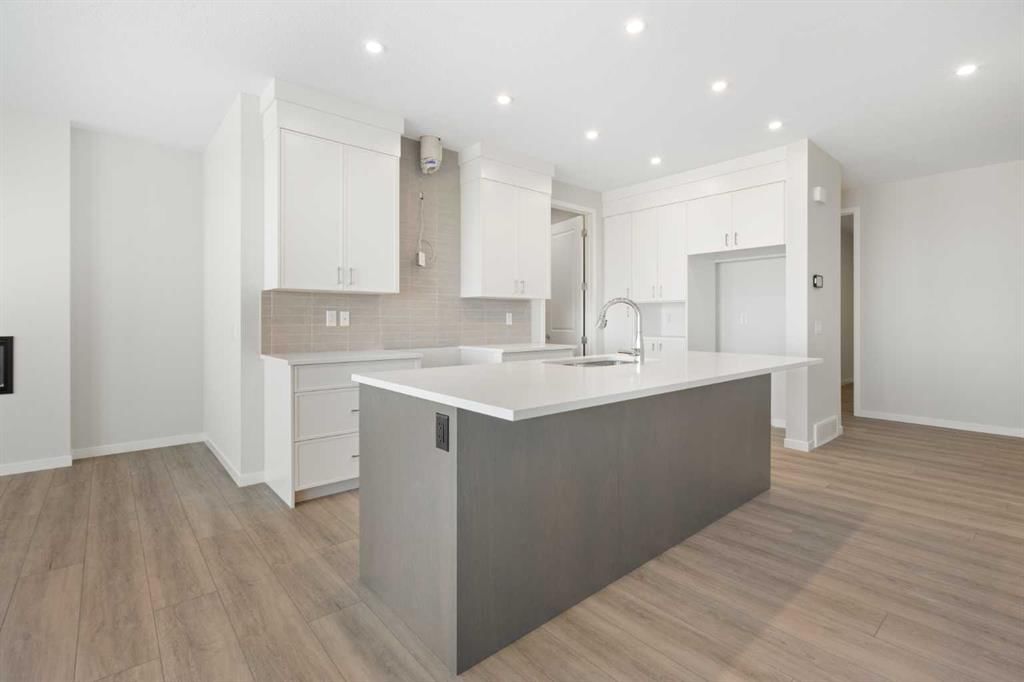 136 Lucas Gardens NW, Calgary — photo 3 of 43