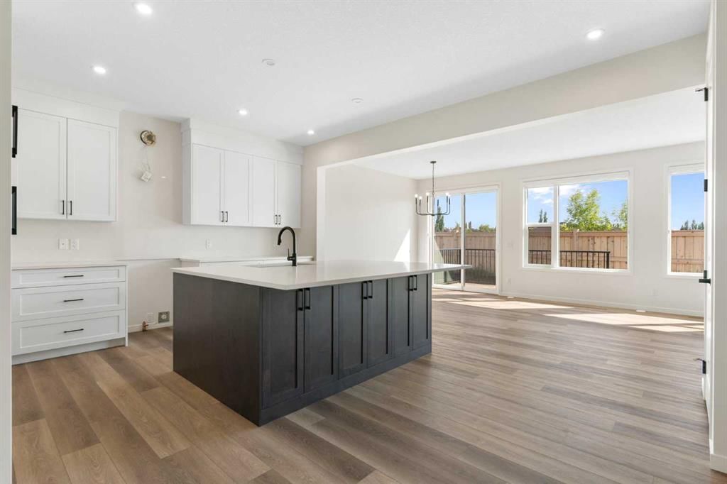 266 West Grove Lane SW, Calgary — photo 3 of 46