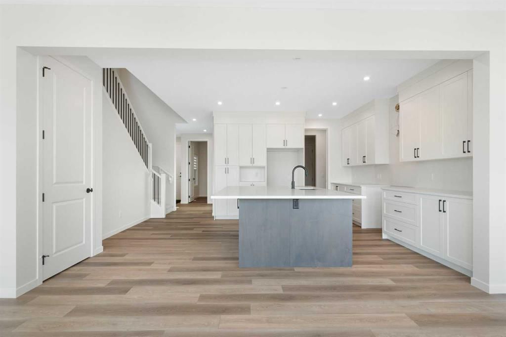 266 West Grove Lane SW, Calgary — photo 5 of 46
