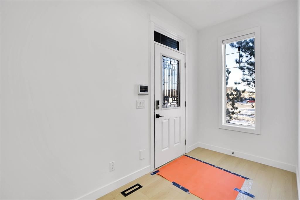 4 Skyview Springs Crescent NE, Calgary — photo 4 of 28